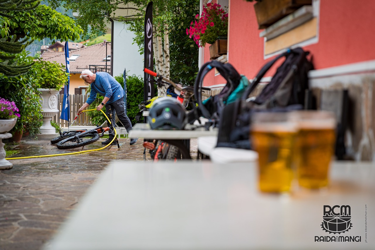 20240609_EMelchiori_RCM_Week_Paganella_0001_mtb_mouintainbike_scuola_corsi_di_guida_montagna_amiata_canazei_valdifassa_RCM_jack_bisi_Rinaldi_Fabio_riding_ridemtb_imparare_tutorial_how_to_