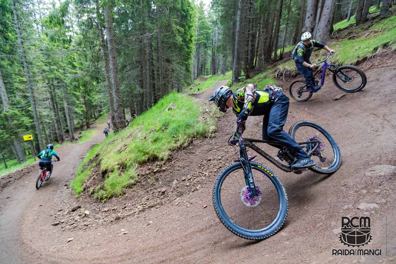 20240627_EMelchiori_RCM_Week_Canazei_A_0836_mtb_mouintainbike_scuola_corsi_di_guida_montagna_amiata_canazei_valdifassa_RCM_jack_bisi_Rinaldi_Fabio_riding_ridemtb_imparare_tutorial_how_to_