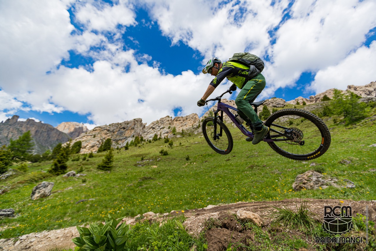 20240628_EMelchiori_RCM_Week_Canazei_A_1289_mtb_mouintainbike_scuola_corsi_di_guida_montagna_amiata_canazei_valdifassa_RCM_jack_bisi_Rinaldi_Fabio_riding_ridemtb_imparare_tutorial_how_to_