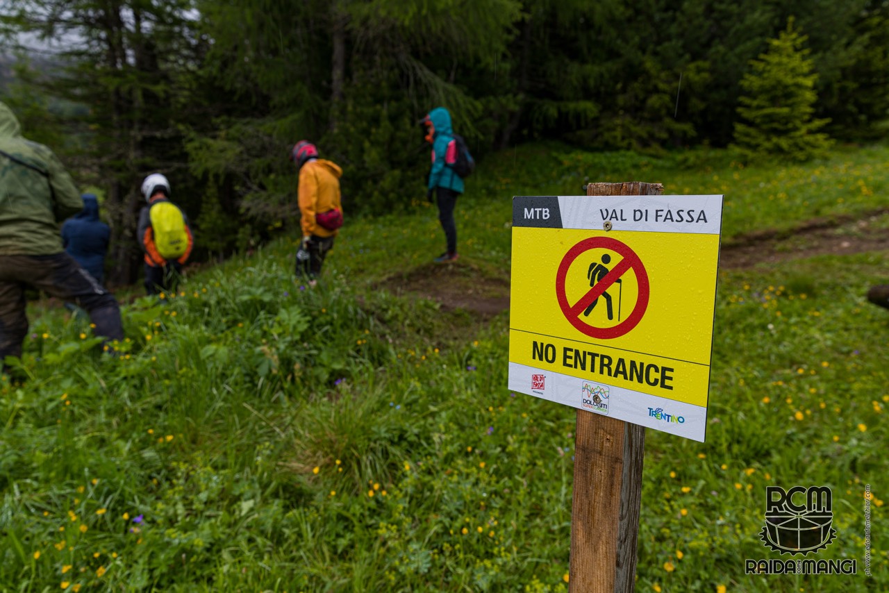 20240703_EMelchiori_RCM_Week_Canazei_B_0494_mtb_mouintainbike_scuola_corsi_di_guida_montagna_amiata_canazei_valdifassa_RCM_jack_bisi_Rinaldi_Fabio_riding_ridemtb_imparare_tutorial_how_to_