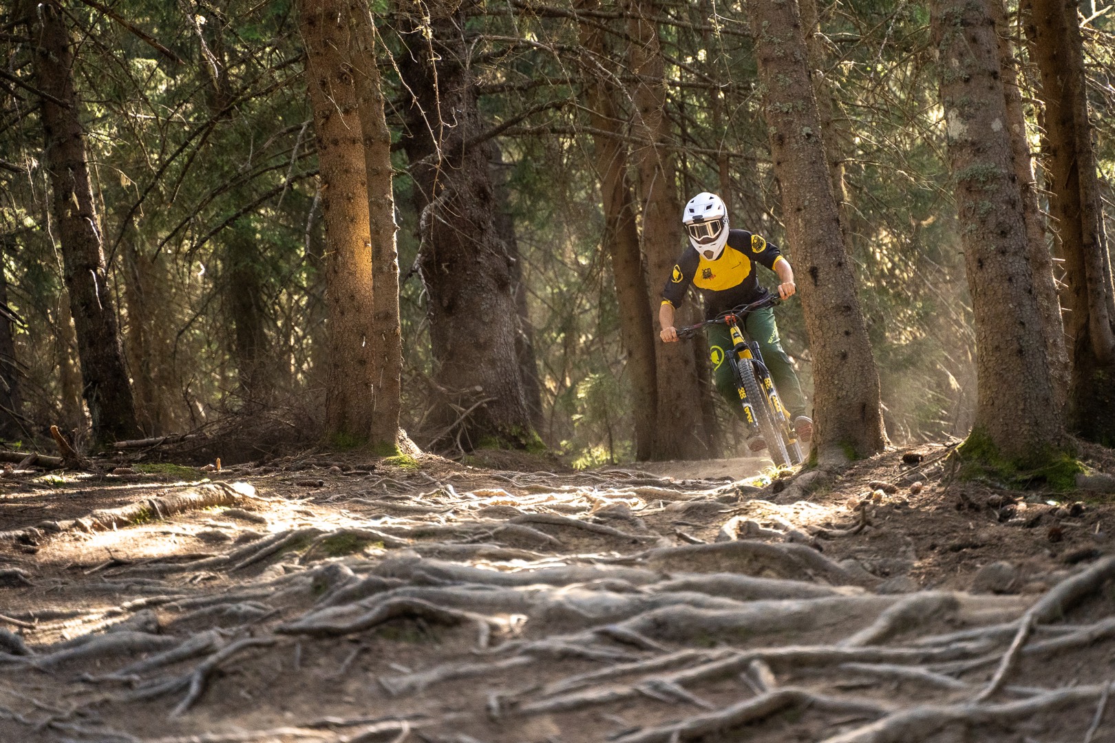 RCM_PRO_Morzine_2023_-4corsi_di_mtb_rcm_tutorial_school_montagna_mountainbike_ebike_emtb_bikelife_EN_Discesa_DH_bikepark_PRO