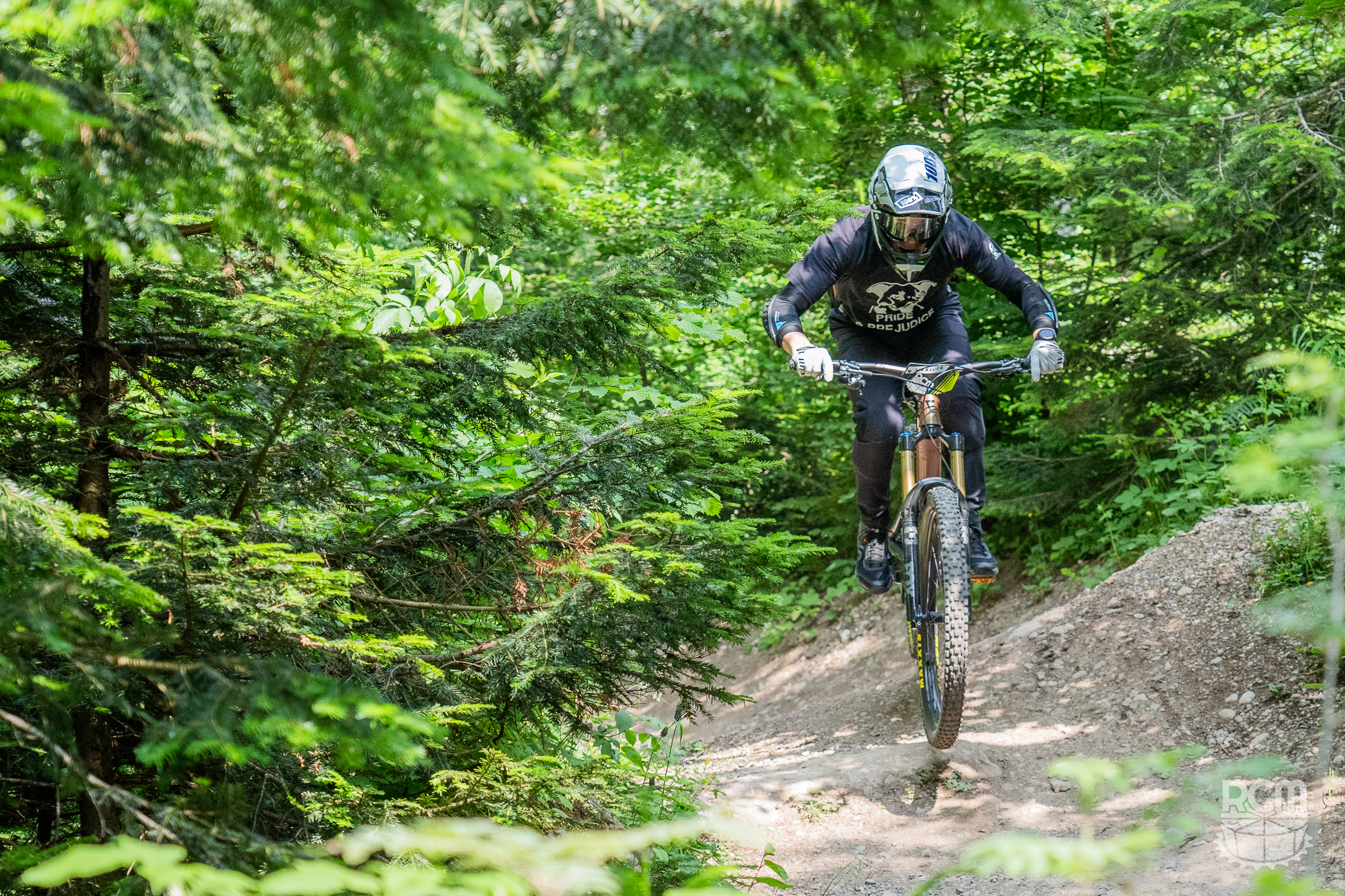 ianluca impegnato a migliorare tecnica MTB durante una WEEK RCM